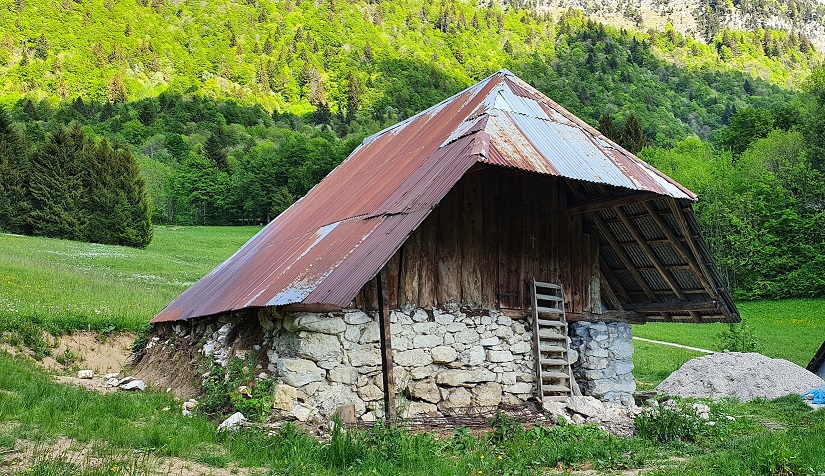 Cobs-charpente-chalet-montagne-Savoie